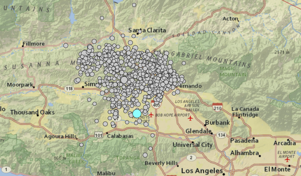 A map of 962 earthquakes of magnitude 2.5 and above between January 17 and February 17, 1994. The earthquakes were clustered around western Los Angeles County and eastern Ventura County. 